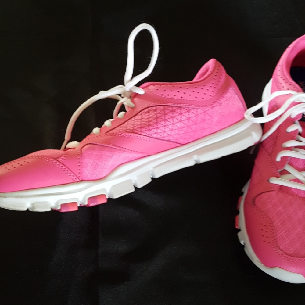 Hot Pink Reebok Memory Tech - Picture 2 of 4